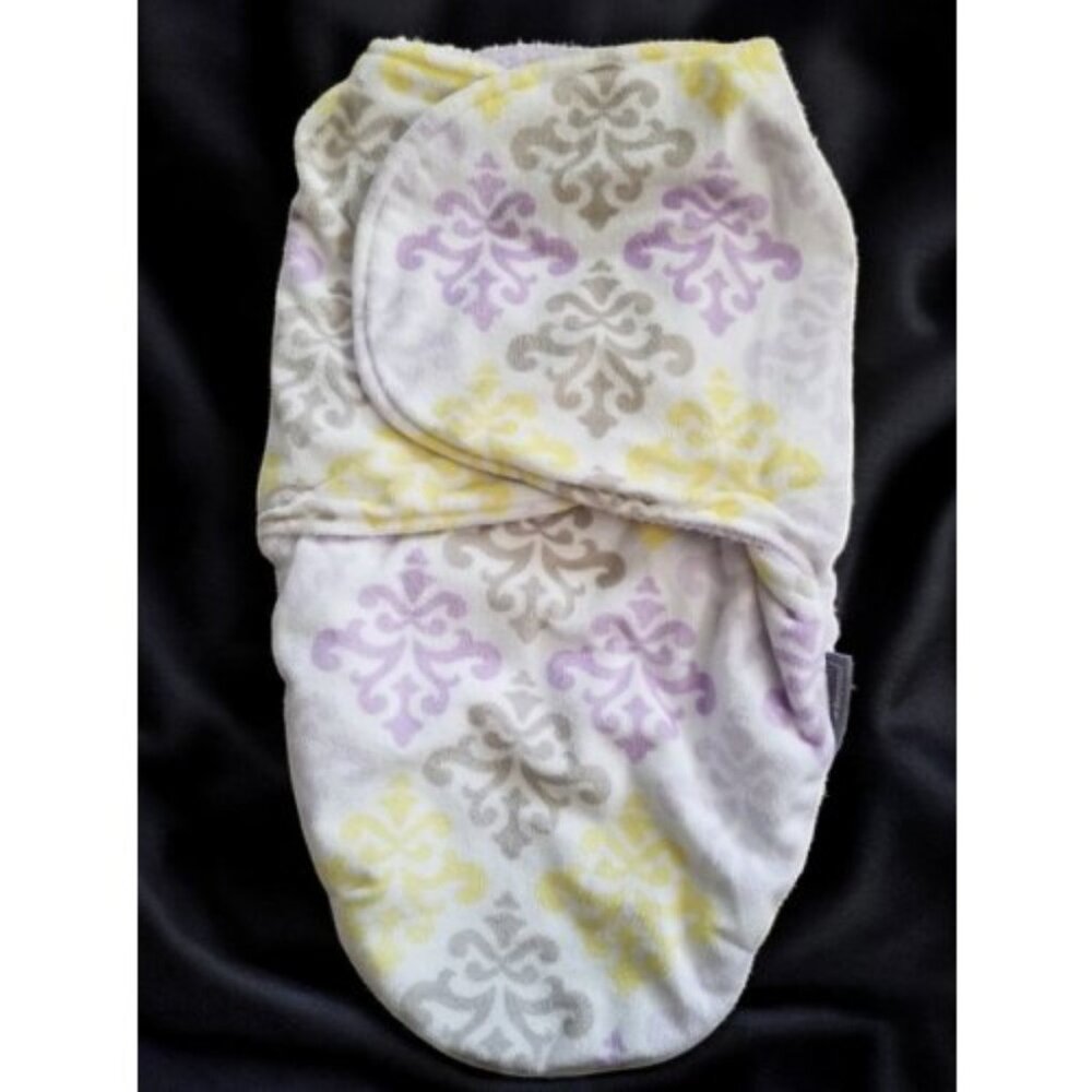* BLANKETS & BEYOND Soft Plush Swaddle Purple Print Girls Newborn